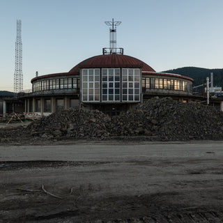 Peter Korček: STANICE, fotografická kniha